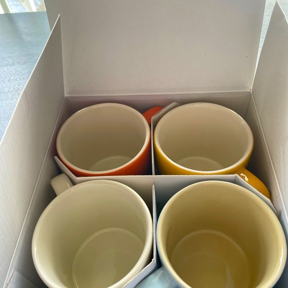 New Le Creuset Elements Mugs (4) set in beautiful assorted colors! 12 oz each - Picture 7 of 7